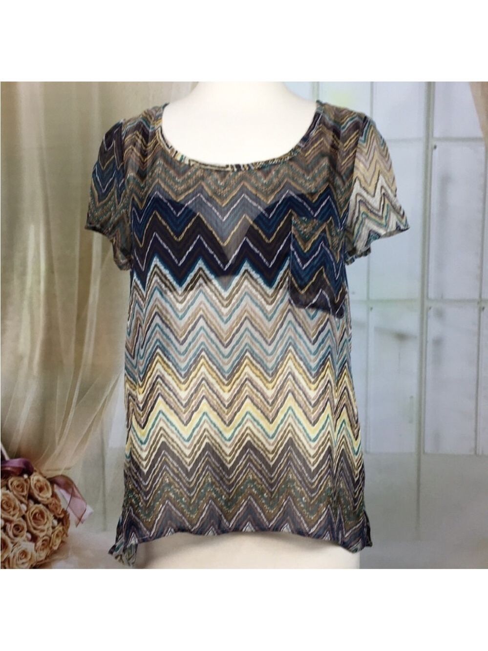 Blu Pepper Sheer Chevron Short
Sleeved Blouse M